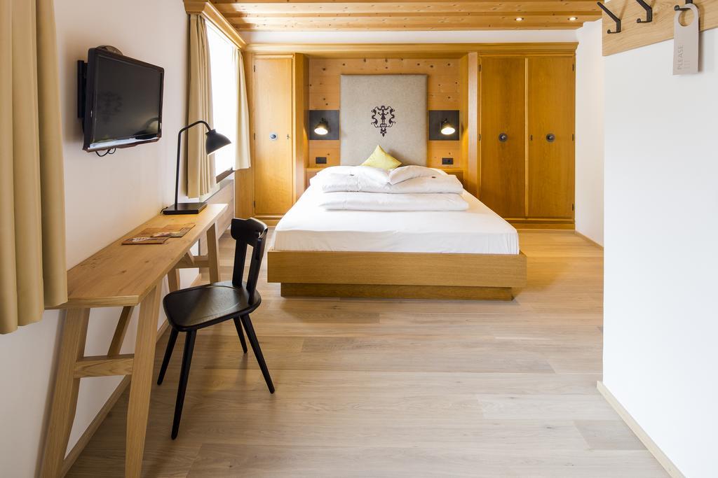 Der Mohrenwirt **** Otel Burgusio Dış mekan fotoğraf